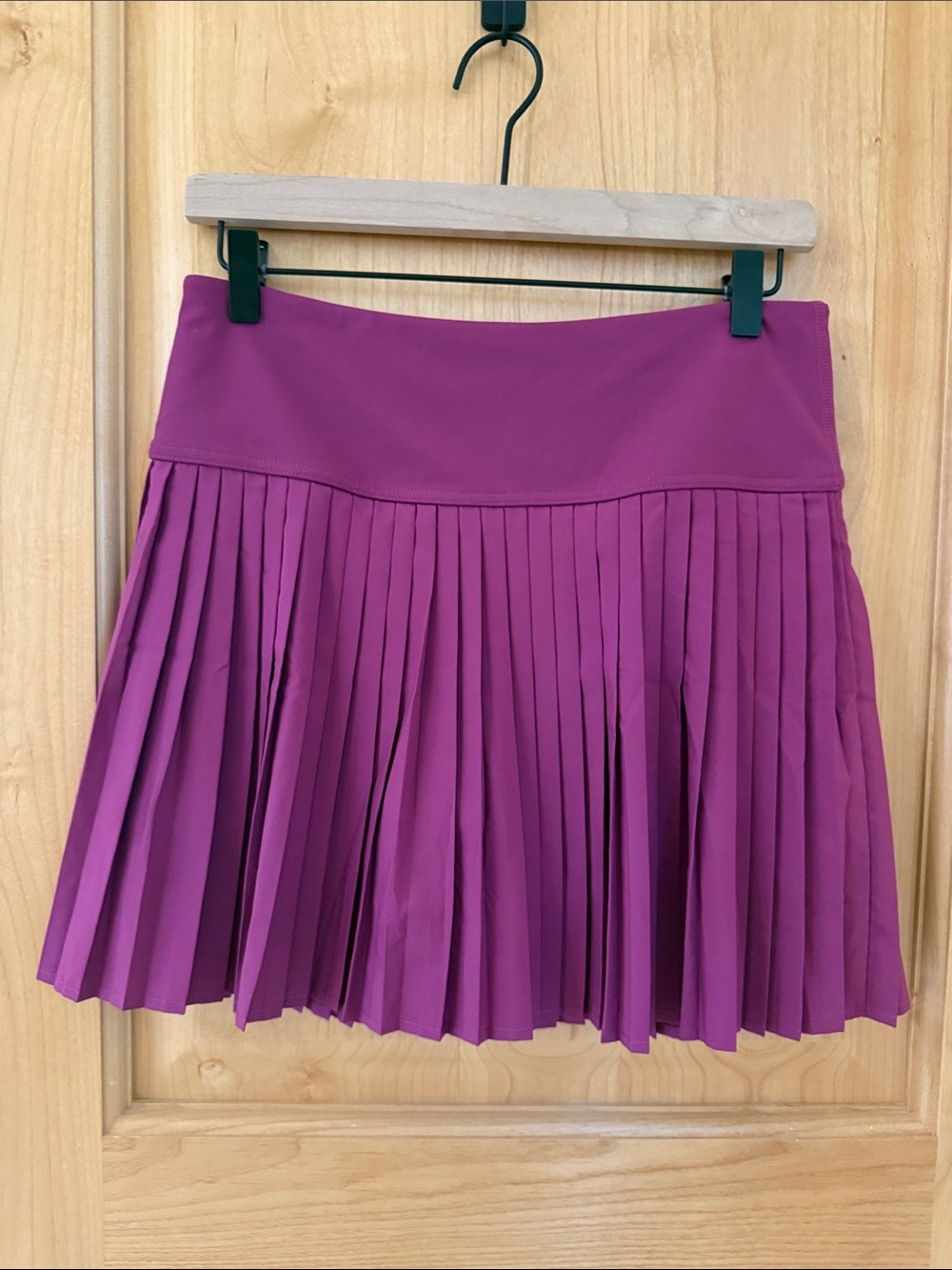 Fabletics Pleated A-Line Skirt in Magenta -size M